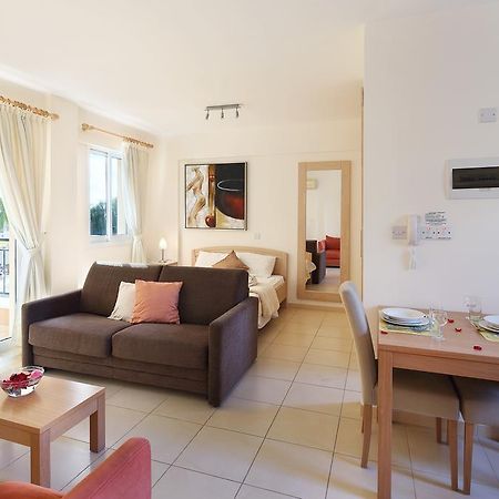 Adamou Gardens Apartment Paphos Ngoại thất bức ảnh