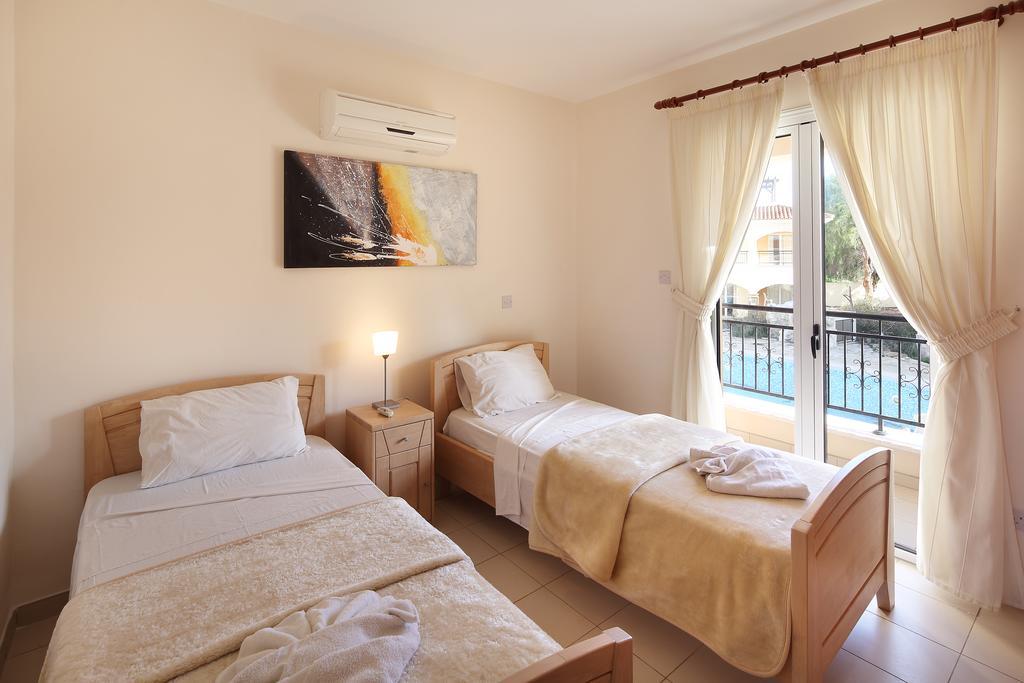 Adamou Gardens Apartment Paphos Ngoại thất bức ảnh