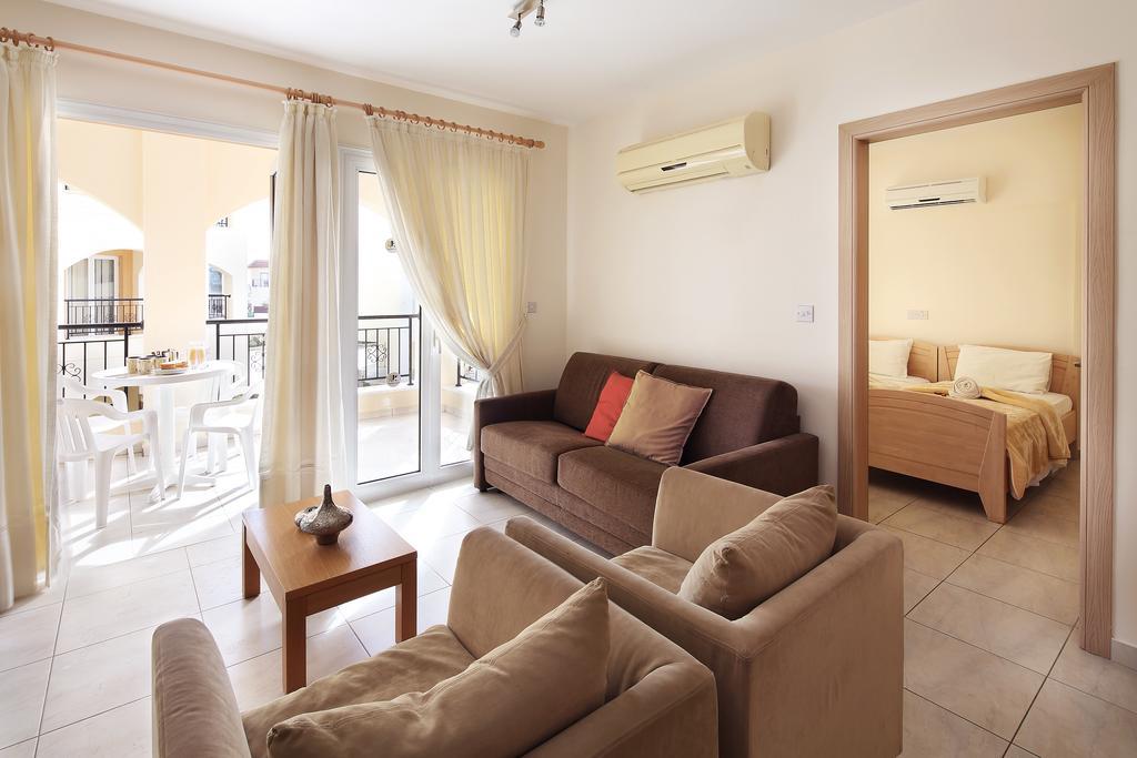 Adamou Gardens Apartment Paphos Ngoại thất bức ảnh