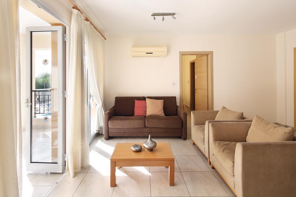 Adamou Gardens Apartment Paphos Ngoại thất bức ảnh