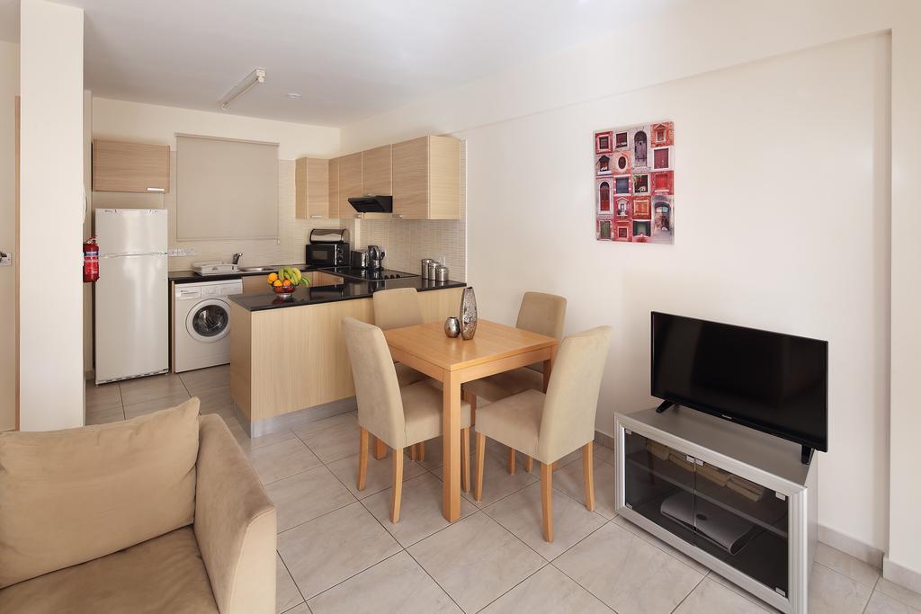 Adamou Gardens Apartment Paphos Ngoại thất bức ảnh