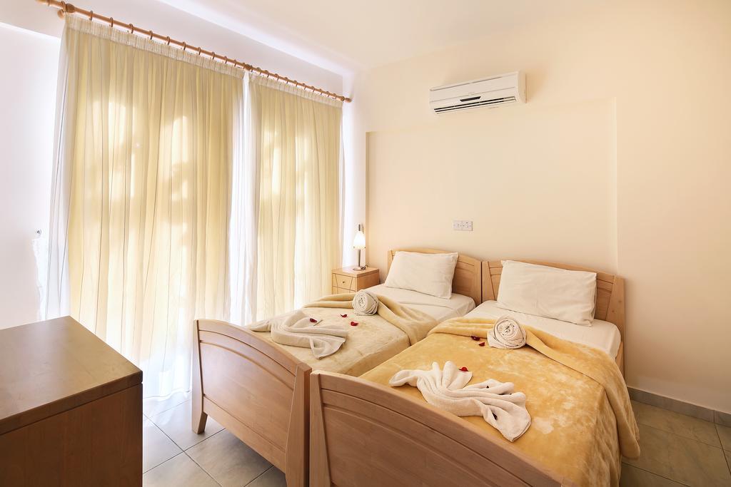 Adamou Gardens Apartment Paphos Ngoại thất bức ảnh
