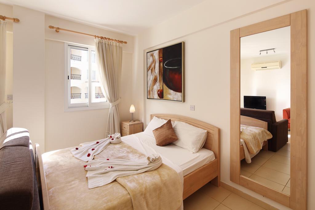 Adamou Gardens Apartment Paphos Ngoại thất bức ảnh