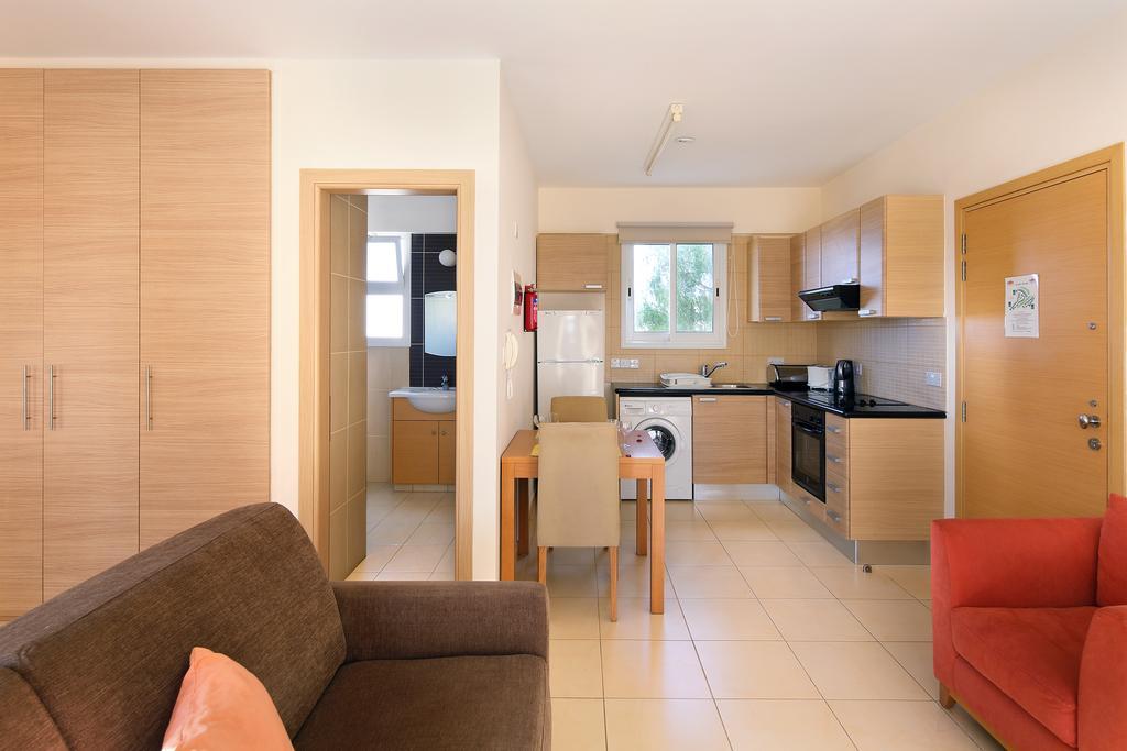 Adamou Gardens Apartment Paphos Ngoại thất bức ảnh