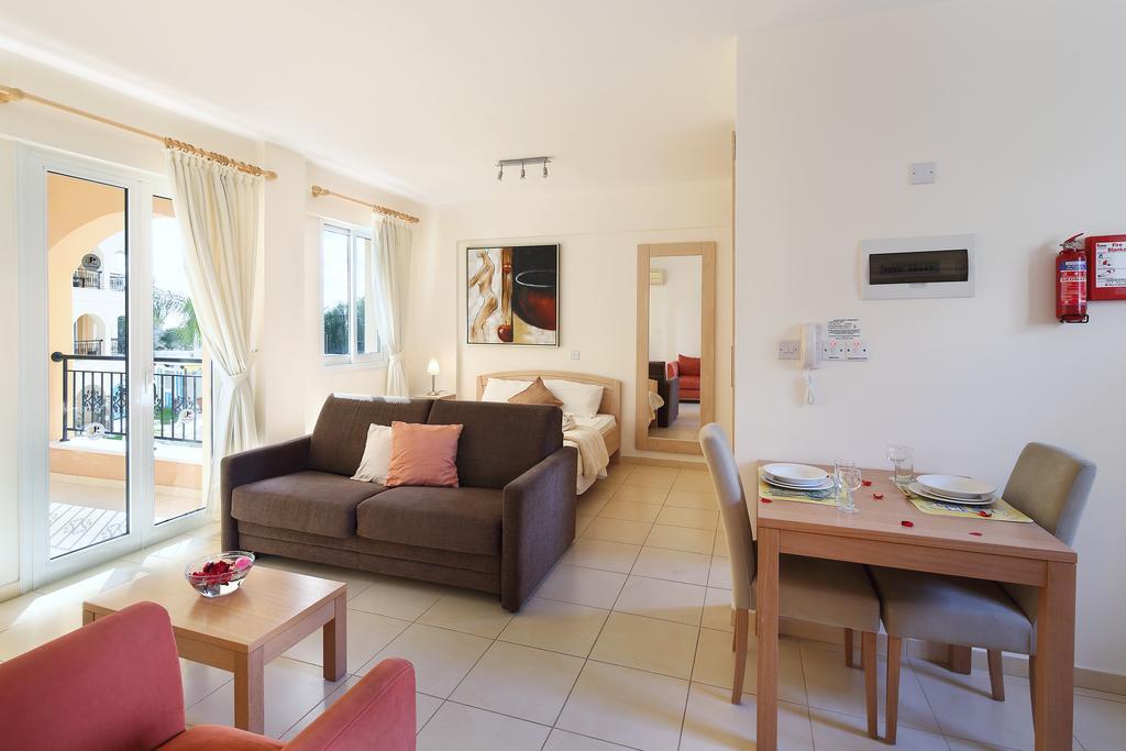 Adamou Gardens Apartment Paphos Ngoại thất bức ảnh