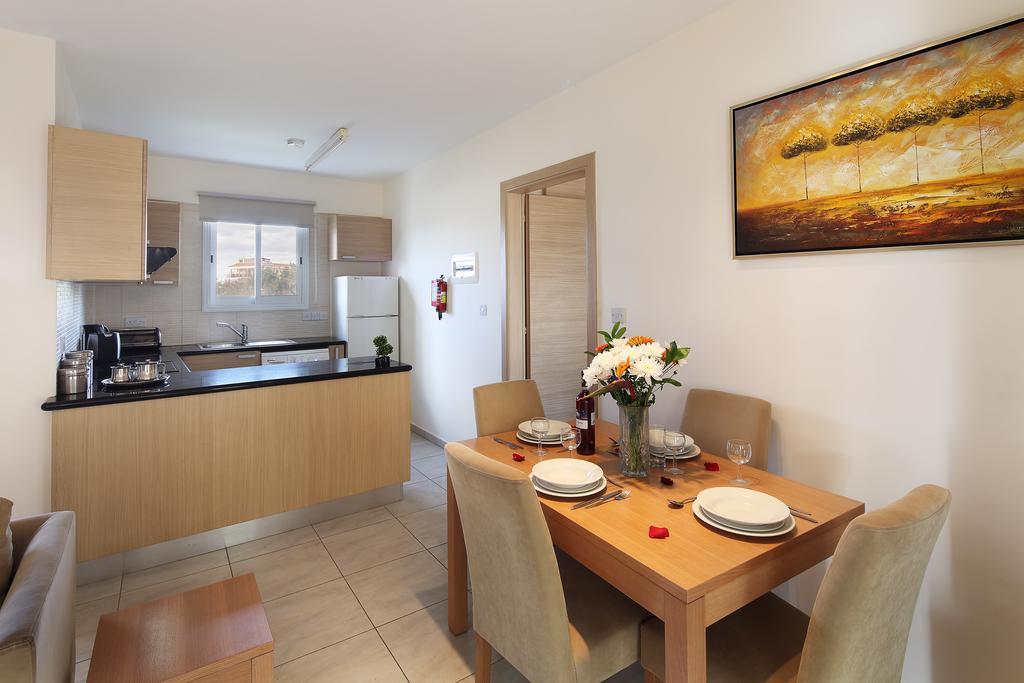 Adamou Gardens Apartment Paphos Ngoại thất bức ảnh