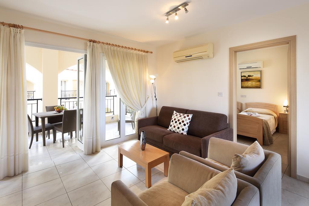 Adamou Gardens Apartment Paphos Ngoại thất bức ảnh