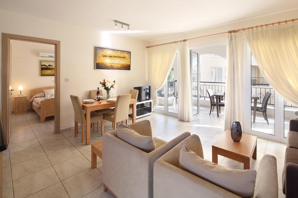 Adamou Gardens Apartment Paphos Ngoại thất bức ảnh