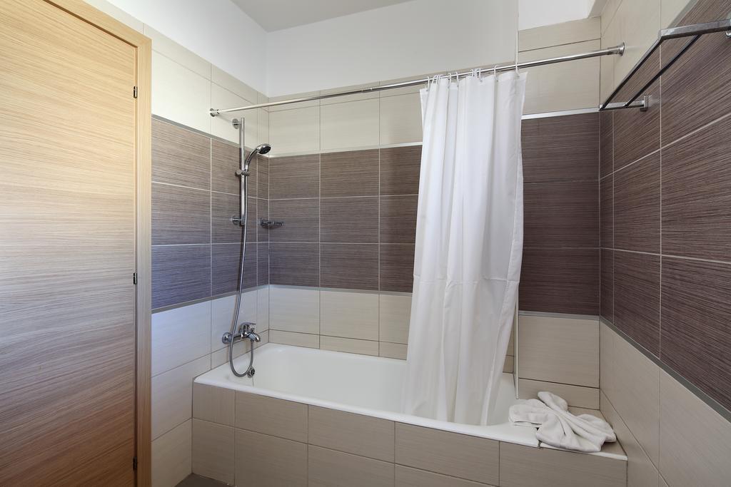 Adamou Gardens Apartment Paphos Ngoại thất bức ảnh