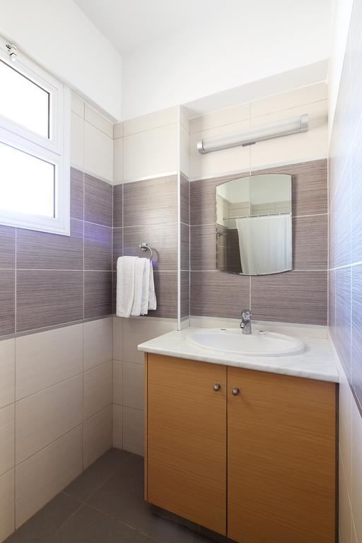 Adamou Gardens Apartment Paphos Ngoại thất bức ảnh