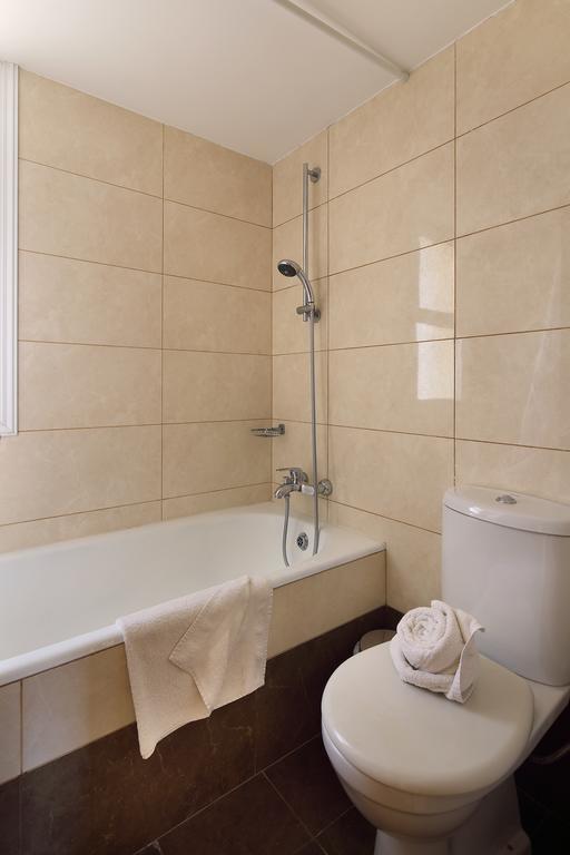 Adamou Gardens Apartment Paphos Ngoại thất bức ảnh