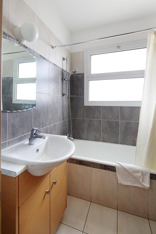 Adamou Gardens Apartment Paphos Ngoại thất bức ảnh