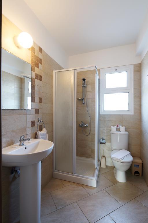 Adamou Gardens Apartment Paphos Ngoại thất bức ảnh