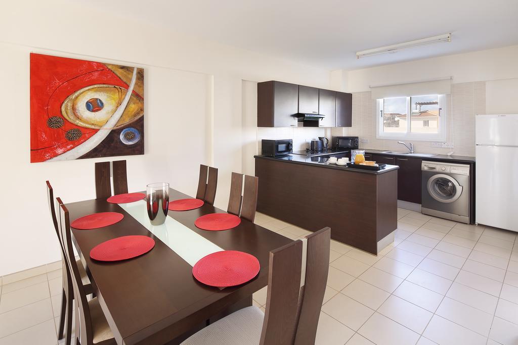 Adamou Gardens Apartment Paphos Ngoại thất bức ảnh